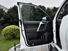 豐田普拉多黑色車廂座椅及汽車掛廂圖片大全 硬派與豪華的完美融合